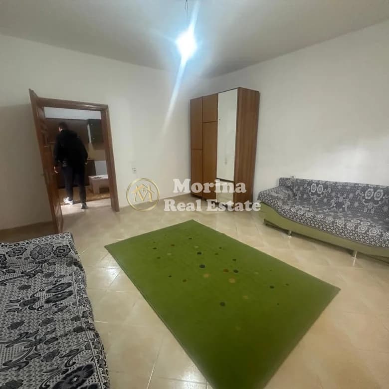 Qera | Shtëpi private 2 + 1 | Rruga Njazi Meka | 400 €/muaj 4