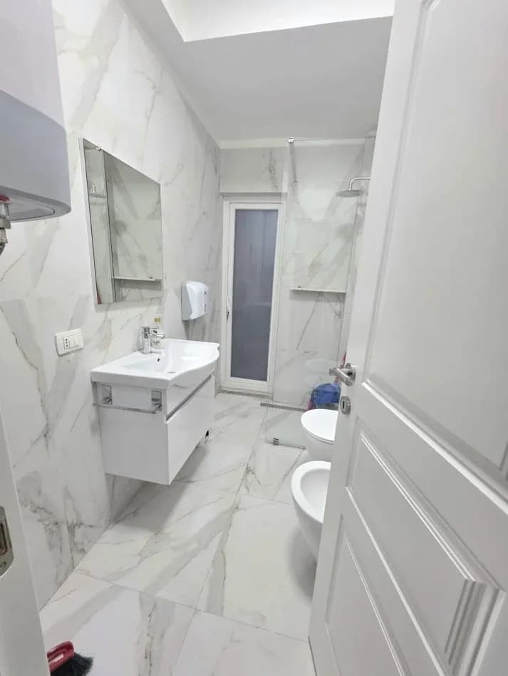 Qera | Apartament 3 + 1 | kryqezimi 21 Dhjetori | 800 €/muaj 4