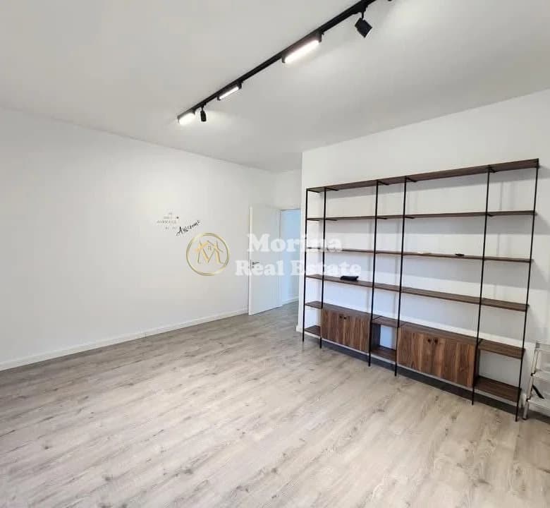 Qera | Ambjent Biznesi | Stadiumi Dinamo | 800 €/muaj