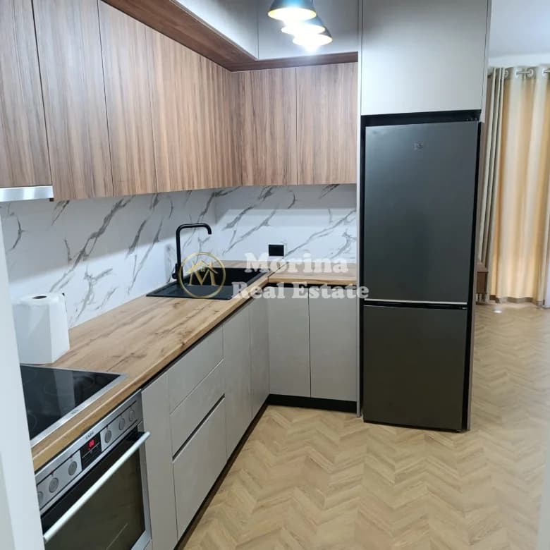 Qera | Apartament 2 + 1 | Rruga Petro Nini Luarasi | 700 €/muaj