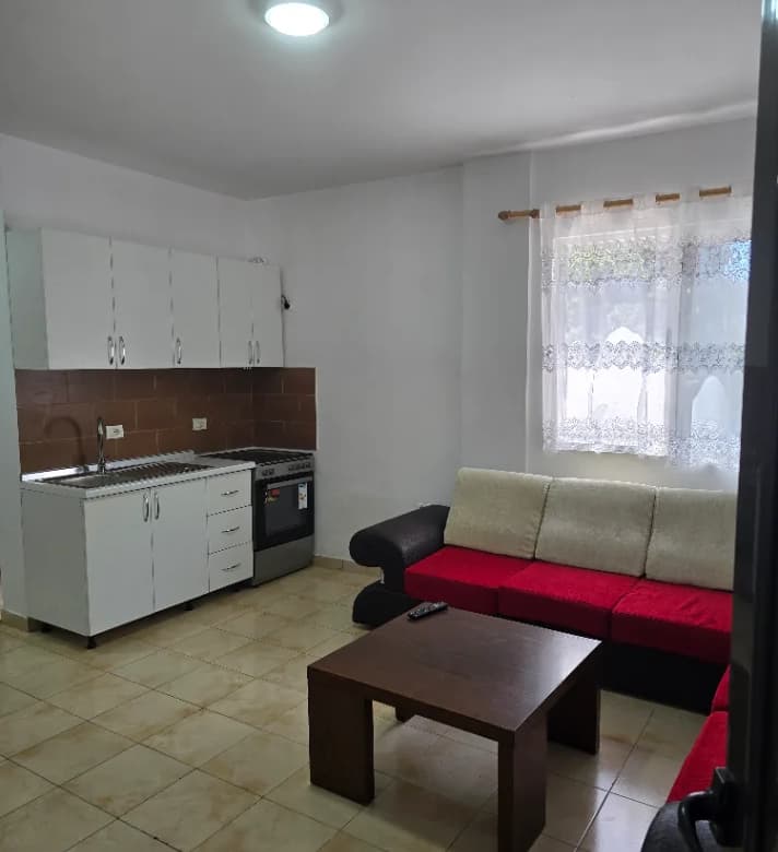 Qera | Shtëpi private 1 + 1 | Rruga 5 Maji | 350 €/muaj 2
