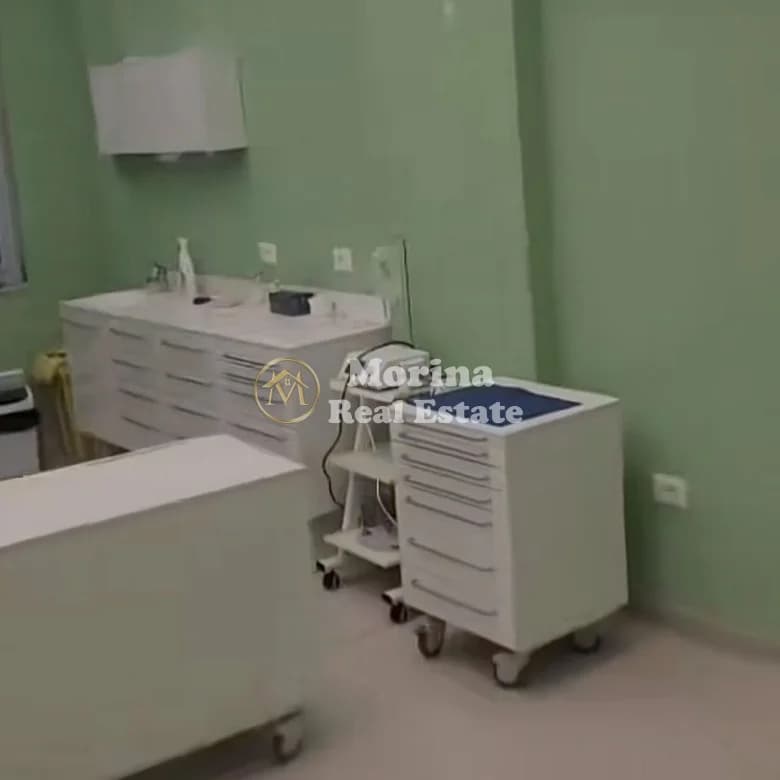Qera | Ambjent Biznesi | Rruga Kongresi i Manastirit | 1200 €/muaj 4