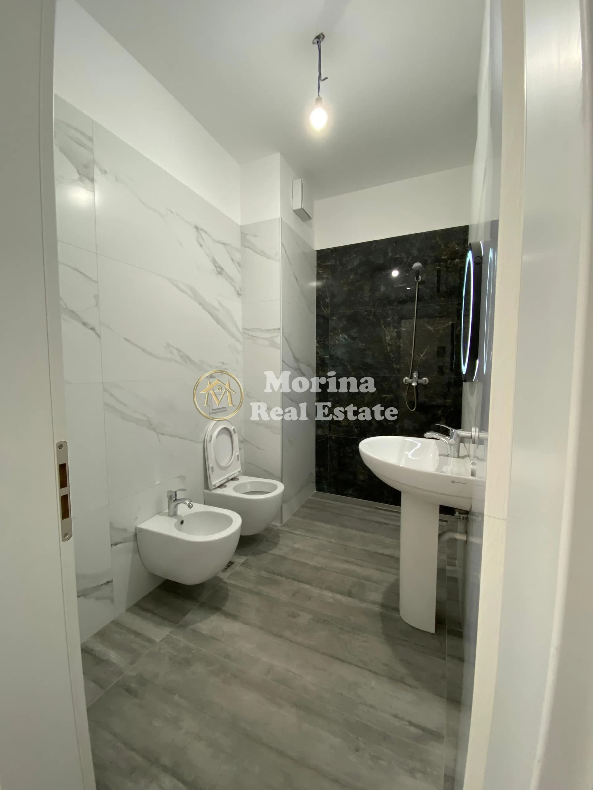 Qera | Ambjent Biznesi | Komuna Parisit | 700 €/muaj