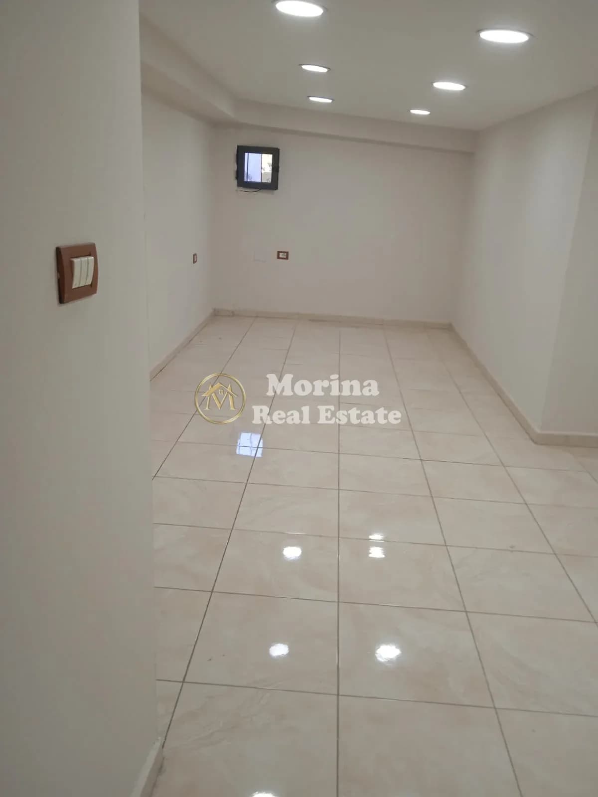 Qera | Ambjent Biznesi | Rruga e Durrësit | 450 €/muaj 2