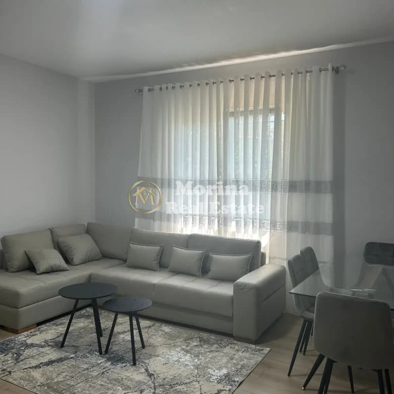 Qera | Shtëpi private 2 + 1 | Poligrafiku | 400 €/muaj 2