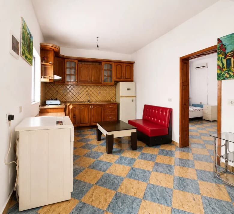 Qera | Shtëpi private 2 + 1 | Fundi i Bulevardit te ri | 350 €/muaj 2