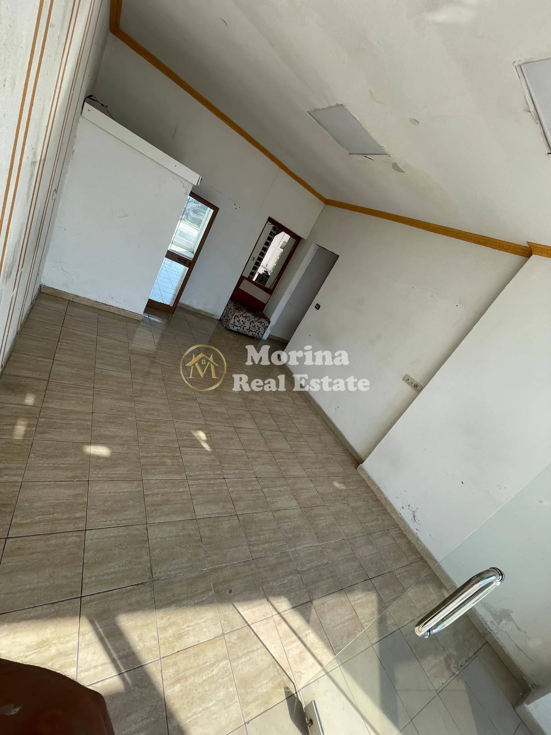 Qera | Ambjent Biznesi | Sheshi Shqiponja | 500 €/muaj 2