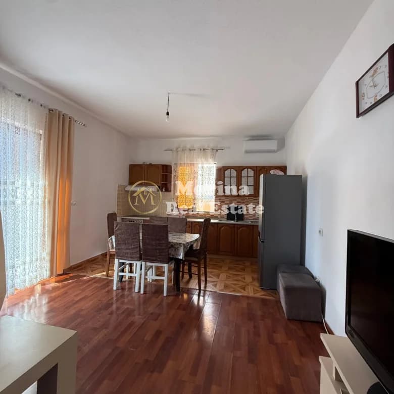 Qera | Shtëpi private 2 + 1+2 | Rruga 5 Maji | 500 €/muaj 2