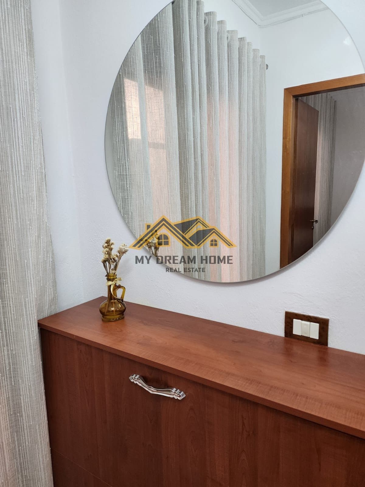 SHITET APARTAMENT PRAN KOMPLEKS EKA PLAZH DURRES!