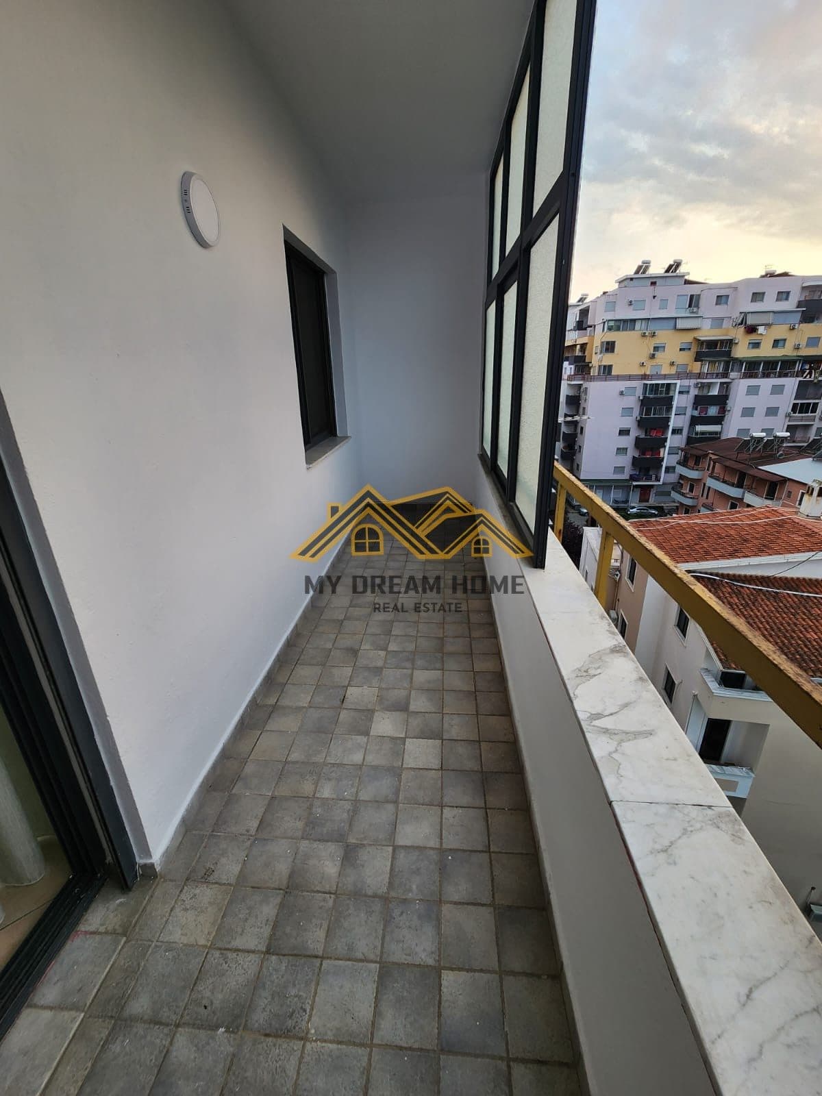 SHITET APARTAMENT PRAN KOMPLEKS EKA PLAZH DURRES! 4