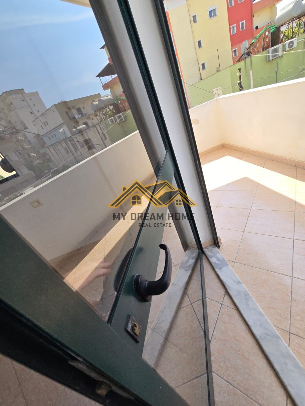 SHITET APARTAMENT 2+1+ GARAZH NE PLAZH DURRES TEK HOTEL LUBJANA 2