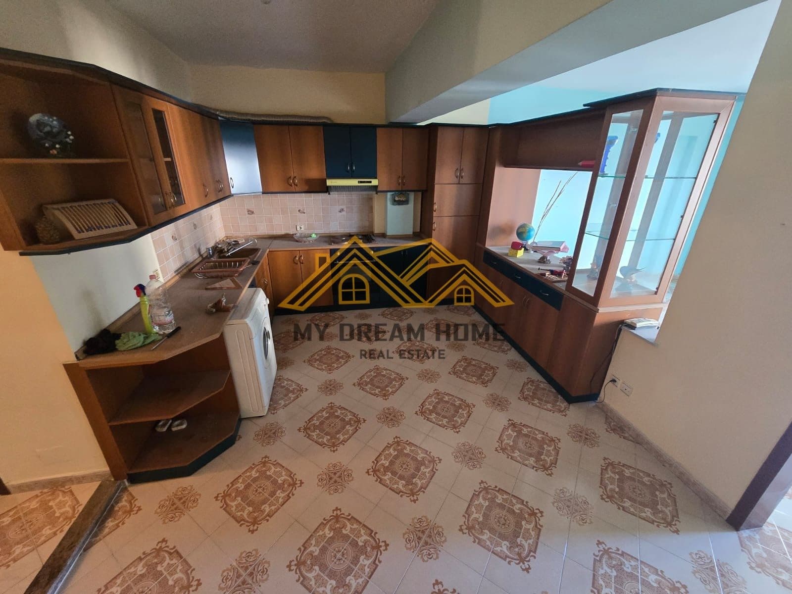 Shitet apartament 1+1 Mundesi Kthimi 2+1,ne Iliria Plazh, Durres
