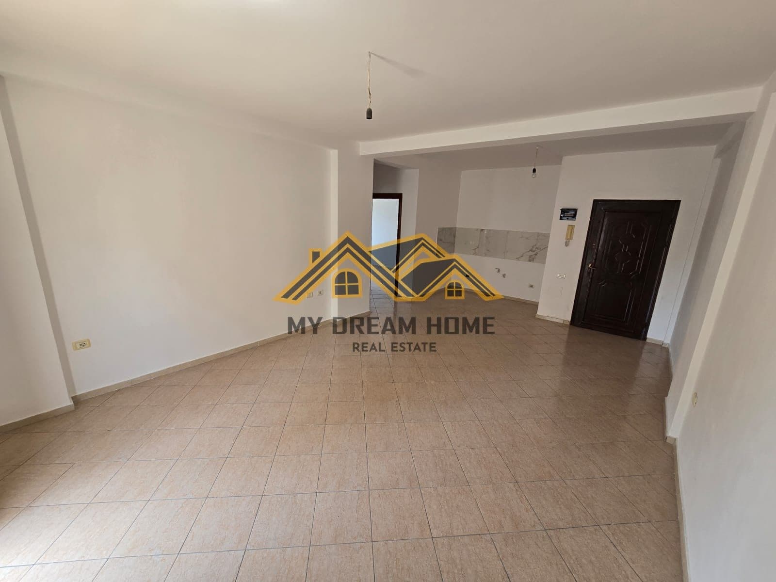 SHITET APARTAMENT 2+1+ GARAZH NE PLAZH DURRES TEK HOTEL LUBJANA 3