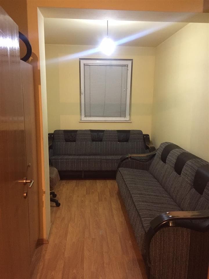 Lëshohet banesa me qera në Prishtinë te Rruga B (Mati I)