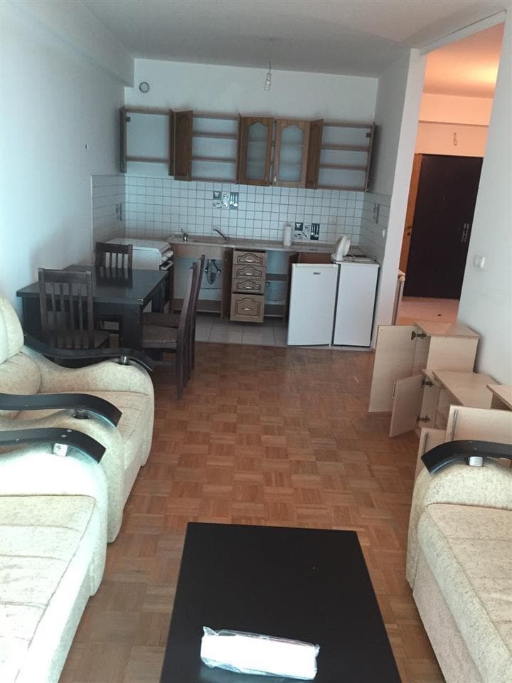 Lëshohet banesë me qera në Prishtinë në Arbëri(Dragodan)