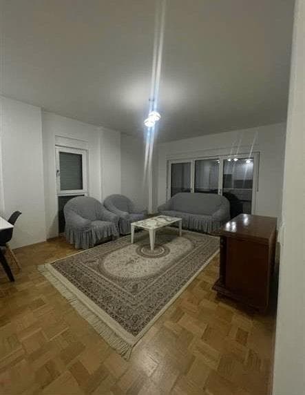 Banes me qira në Lagjen Mati 1.