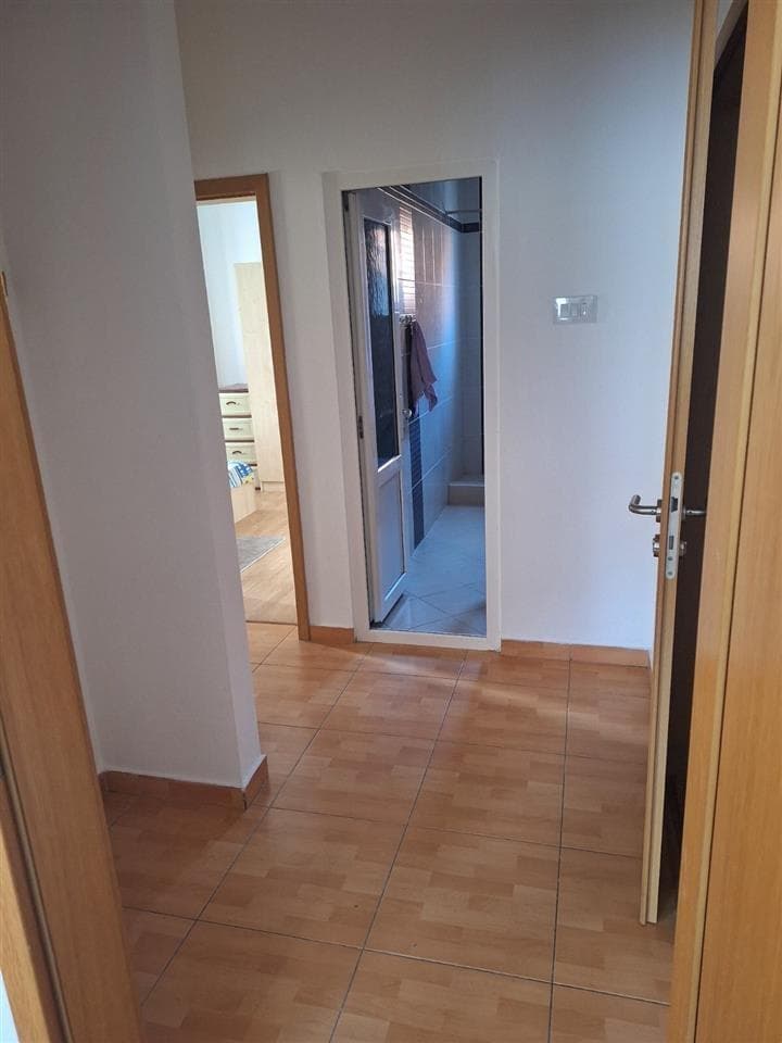 Banes me qera ne lagjen Velania. 4