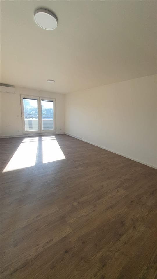 Penthouse me qera per zyre ne lagjen Mati 1.