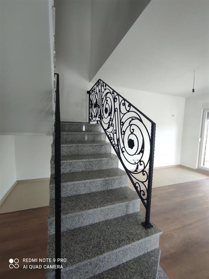 Banesë/penthouse me qera në lagjen Arbëri(Dragodan) 3