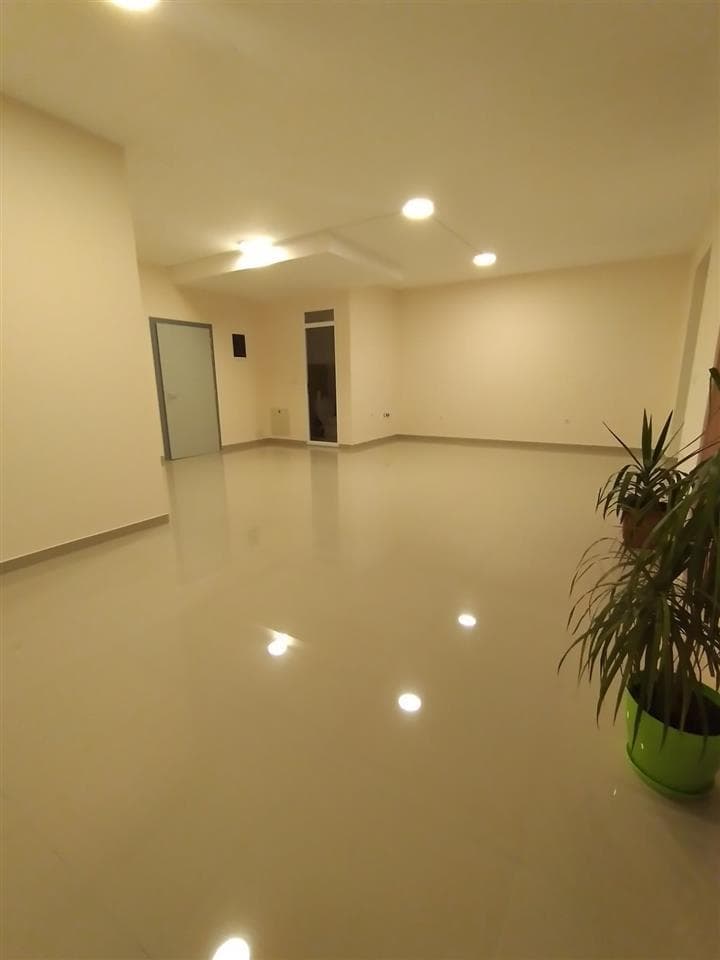 Lokal me qera mbrapa rruges B, 60m2 4