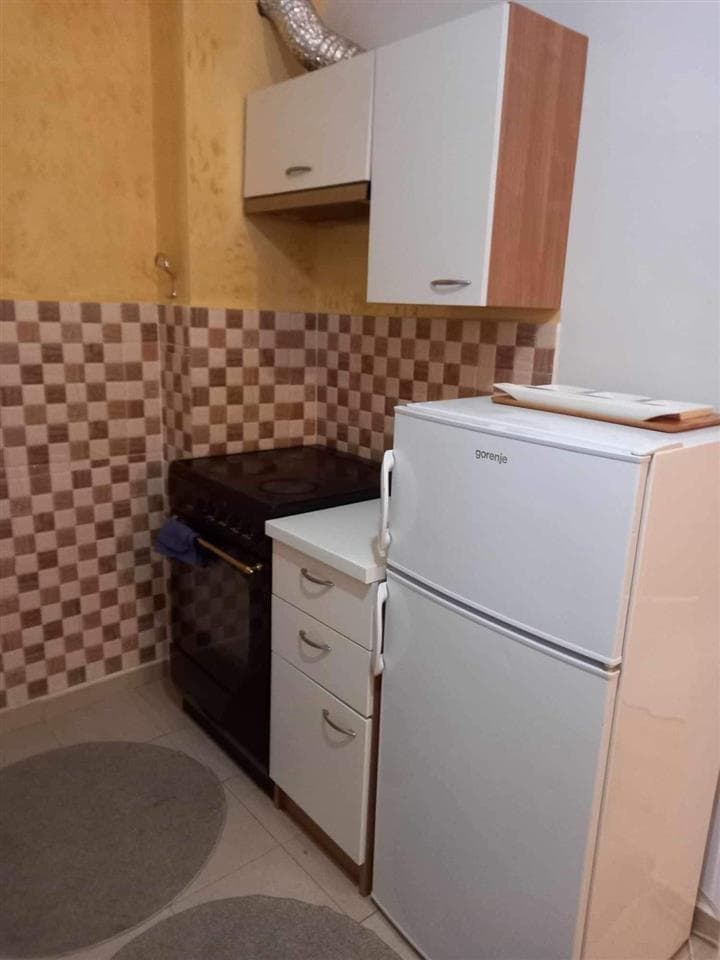 Banes ne shitje ne rrugen C. 4