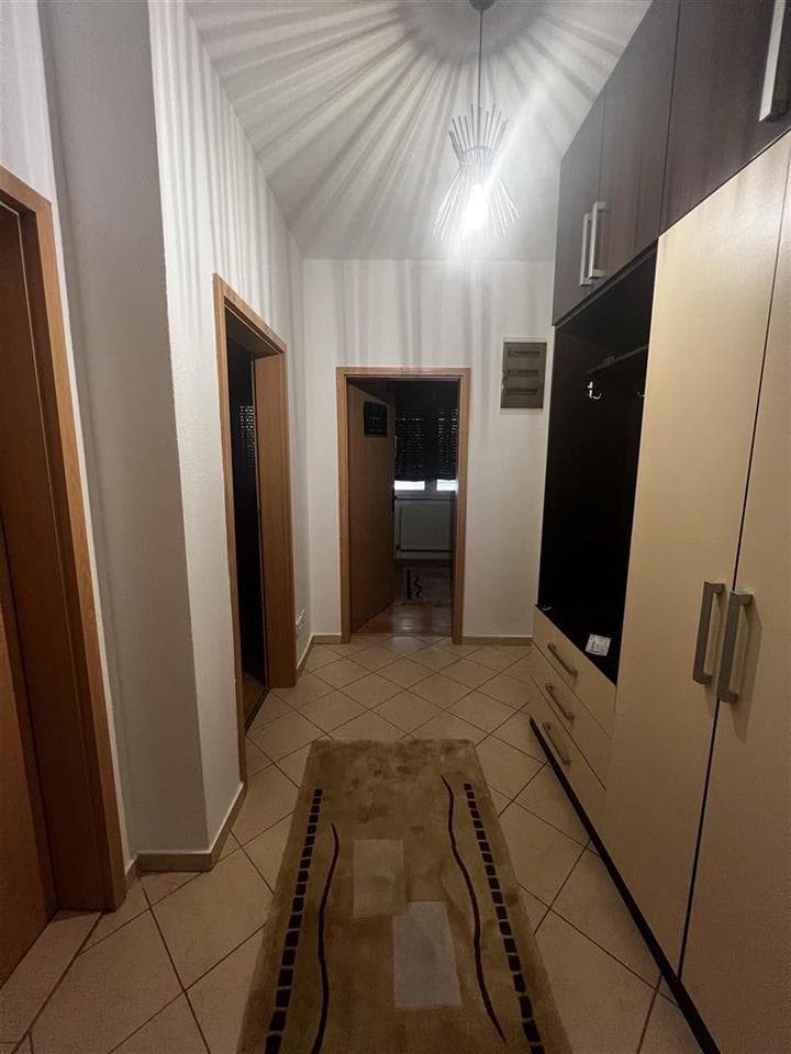 Banes me qera ne Parkun e Qytetit. 4