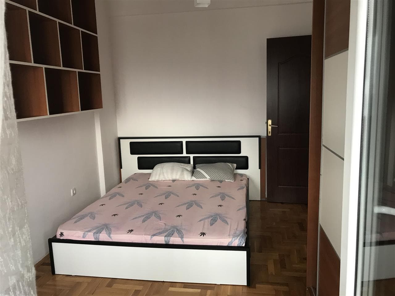 Banesa me qera ne Lagjen Emshir. 4