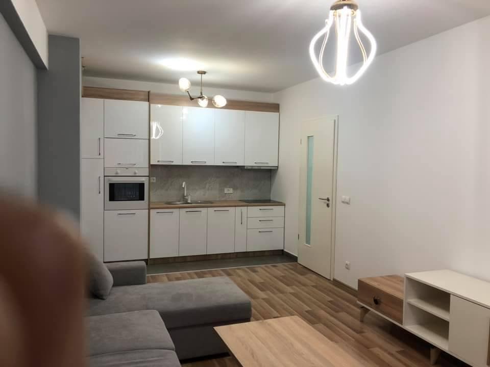 Banese ne shitje ne lagjen Mati 1. 3