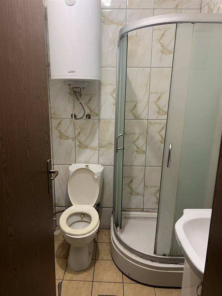 Gasonjere me qera ne lagjen Tophane. 4
