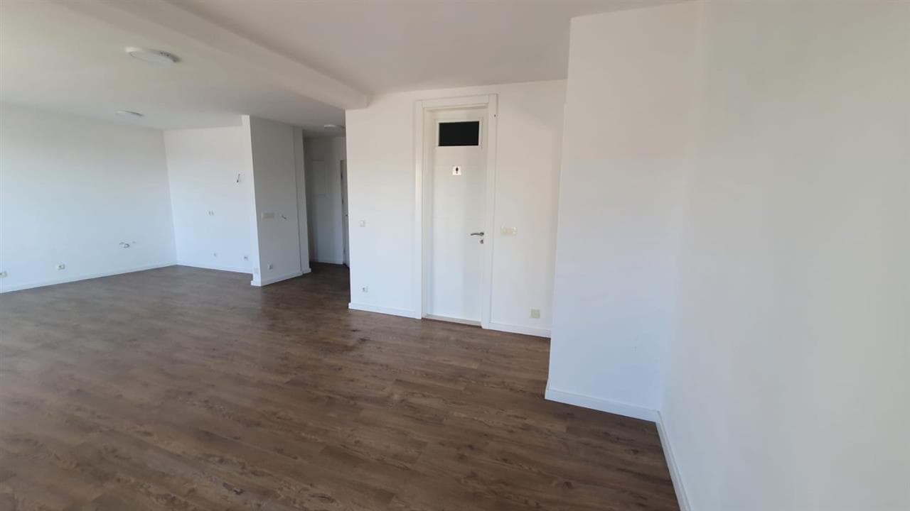 Penthouse me qera per zyre ne lagjen Mati 1. 4