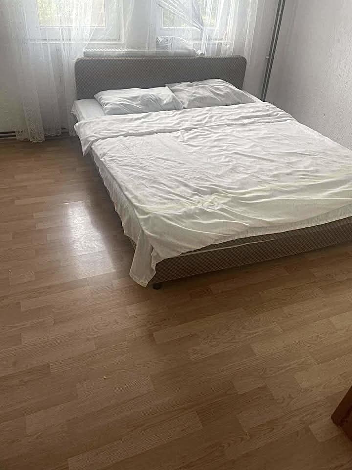 Kat shtëpie me qira në Qender 2
