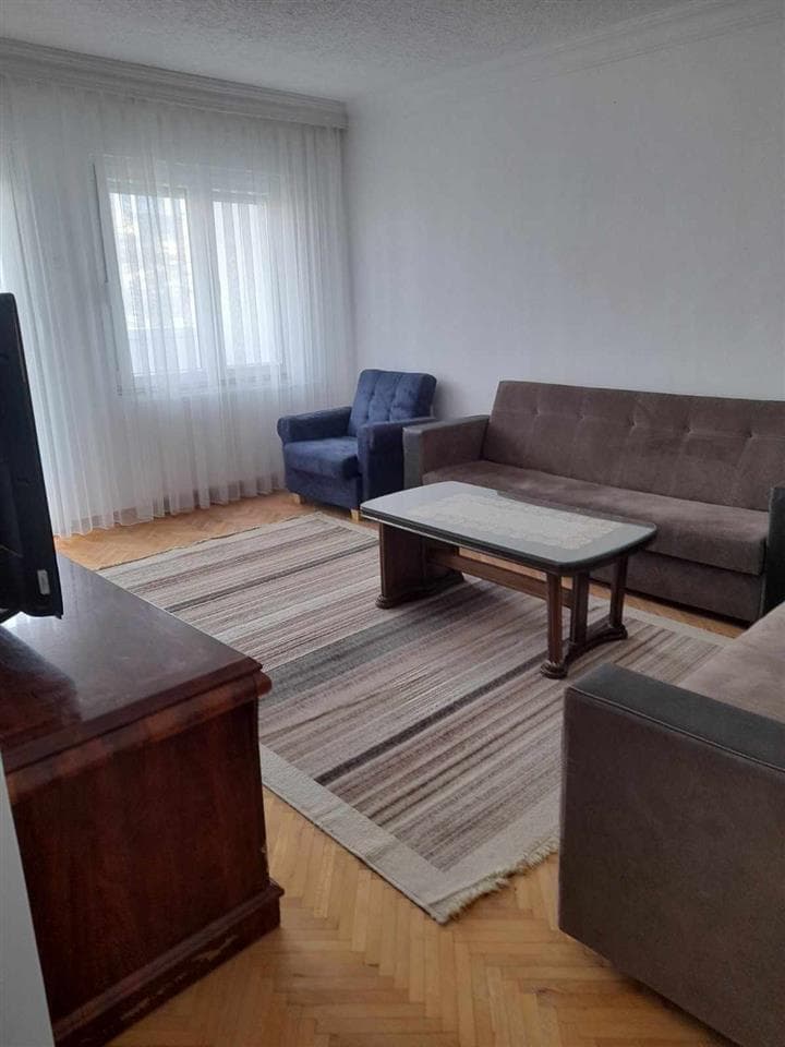 Banes me qera ne lagjen Bregu i Diellit.