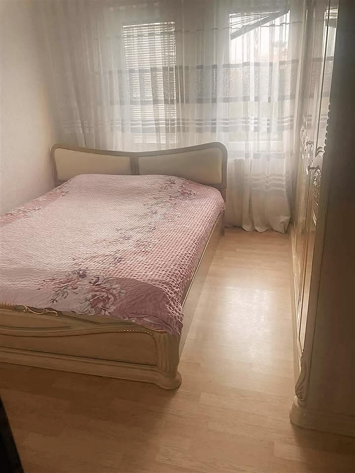 Kat shtëpie me qira në Qender 4
