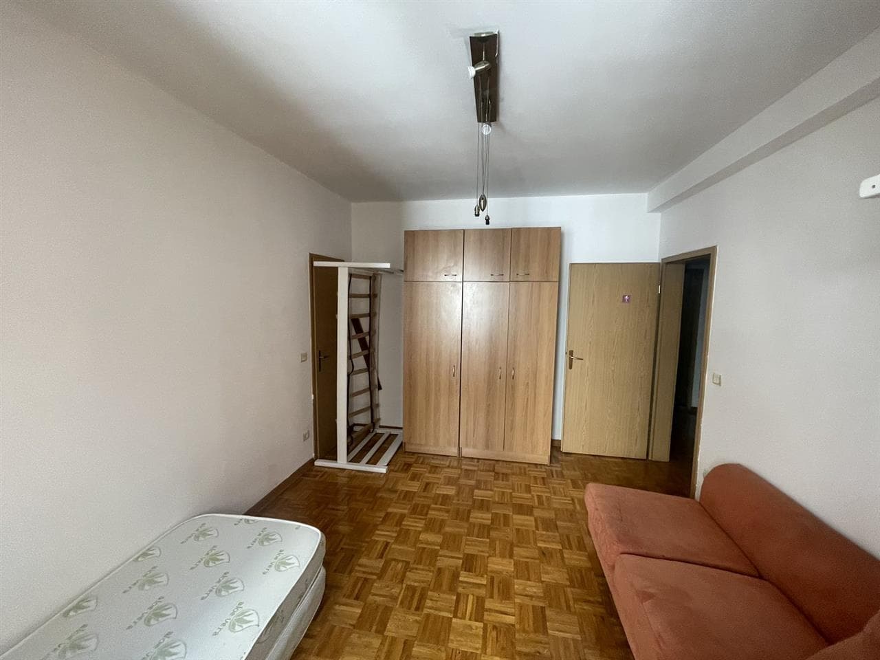 Banes me qera mbrapa Hotel Siriusit 4