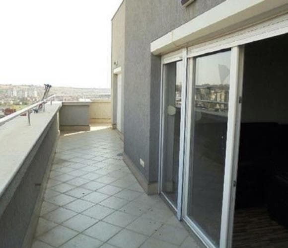 Penthouse me qera ne Lakrishte. 2