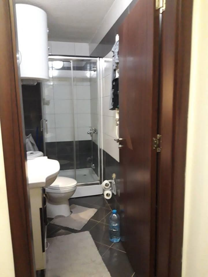 Banes me qira tek Qafa . 4