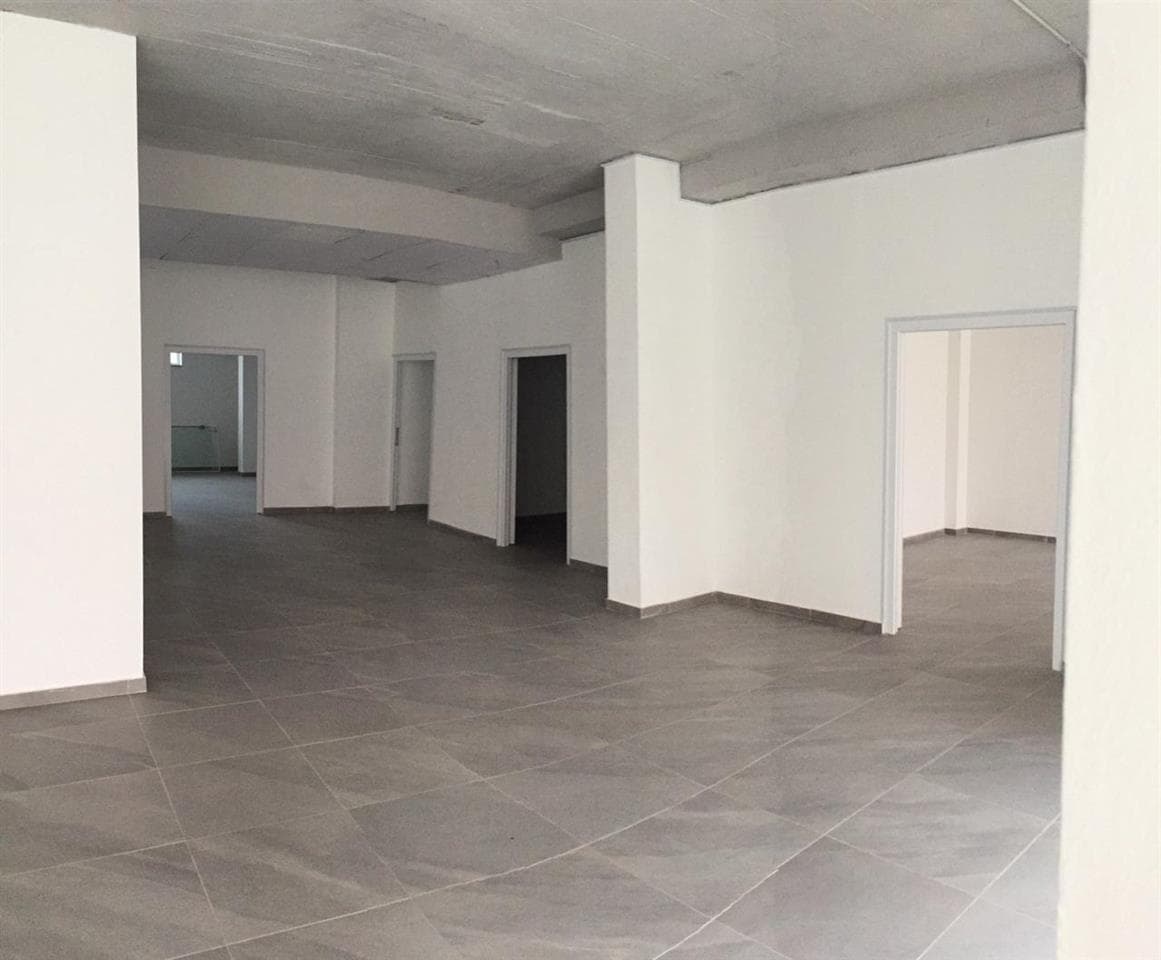 Lokal me qera 850m2 me mundesi ndarje, Mati 1 2