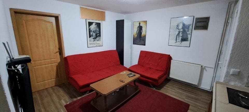Kodi:2006 Banesa me qera ne lagjen Ulpiana. 2