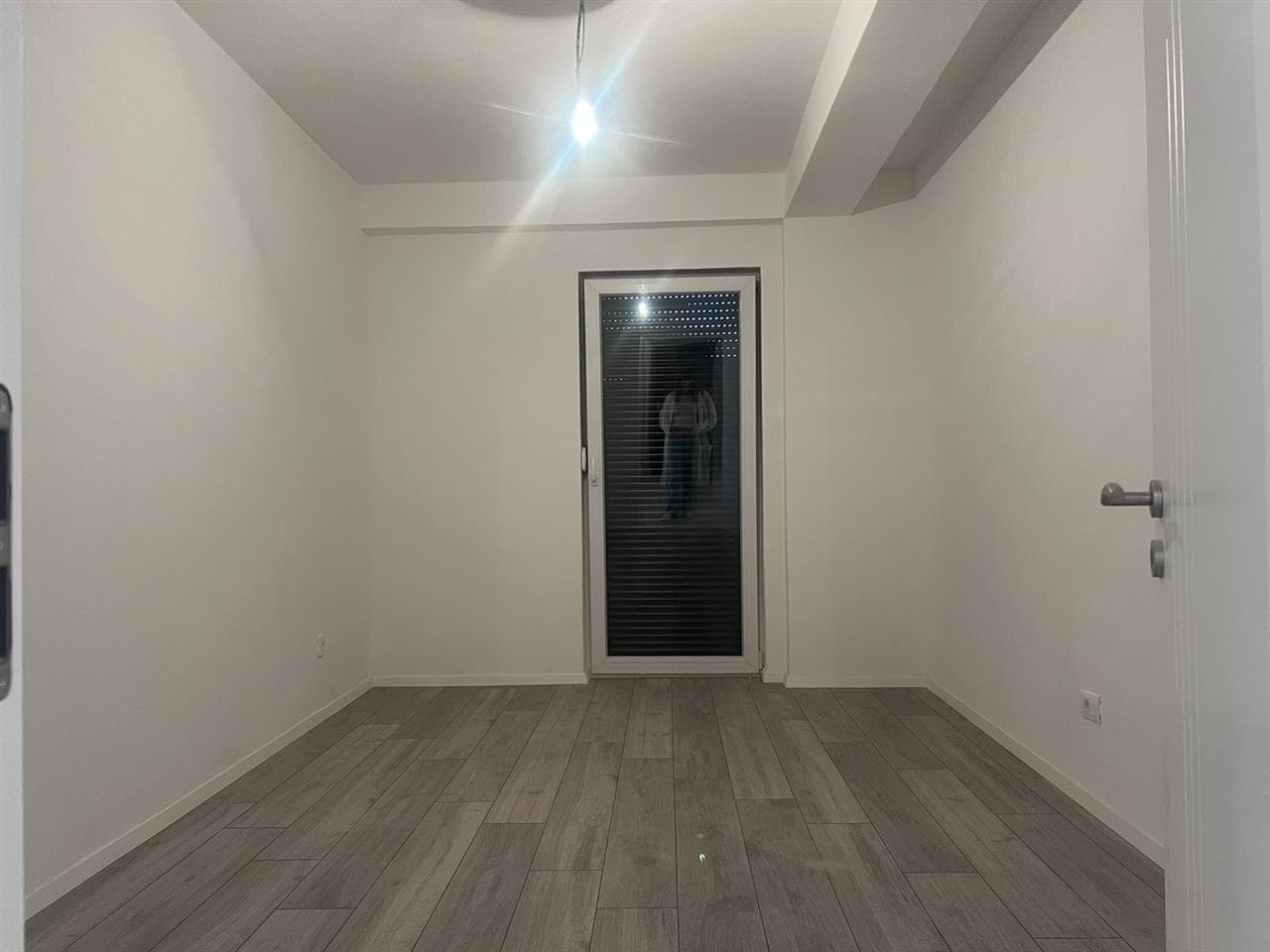 Banes me qera tek Mati 1. 4