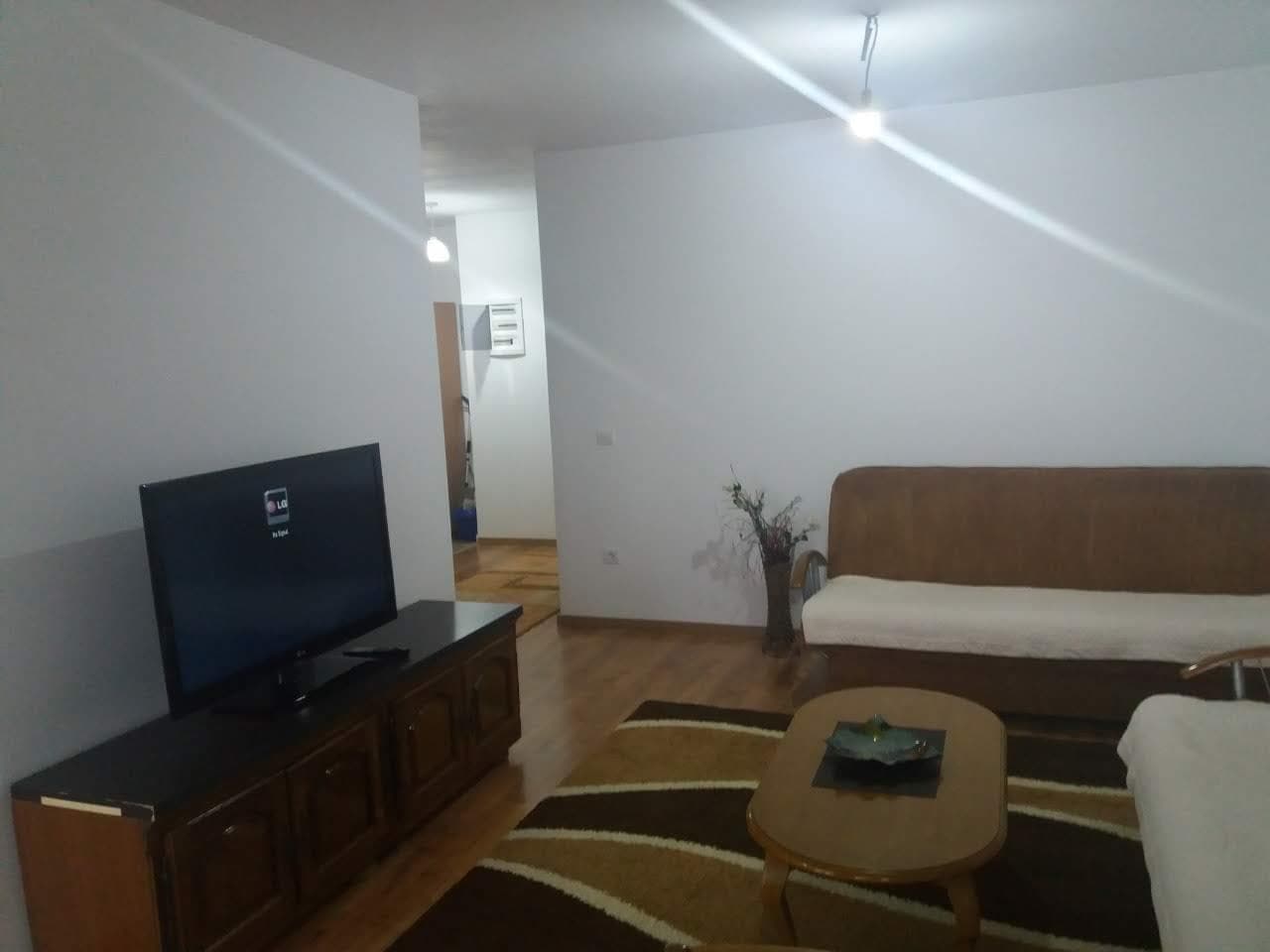 Banesa me qera ne lagjen Velania. 2