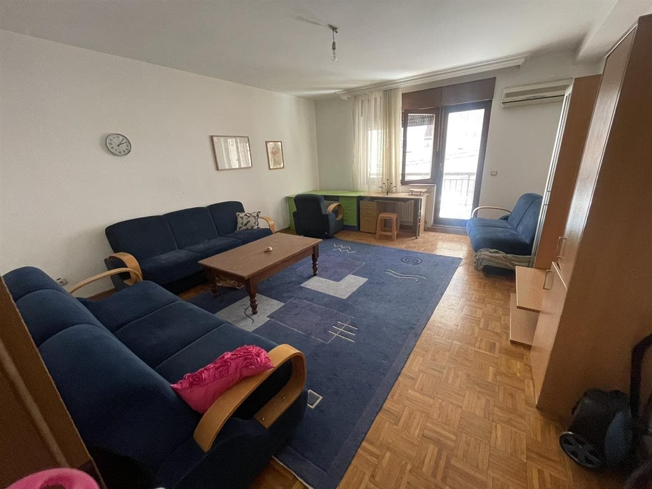 Banes me qera mbrapa Hotel Siriusit