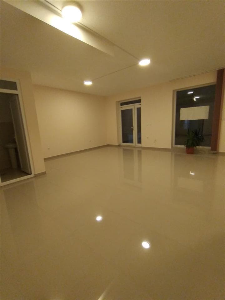 Lokal me qera mbrapa rruges B, 60m2 3