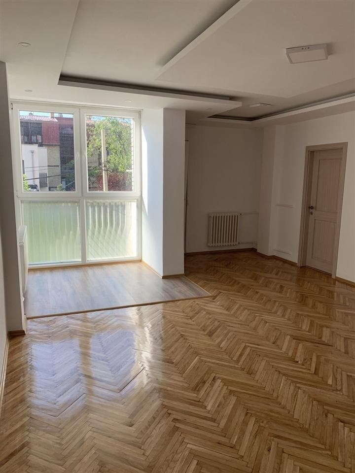 Banesa me qera ne per zyre ne lagjen Dardania. 2