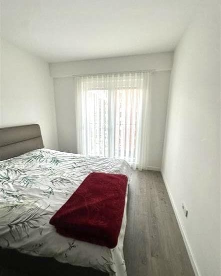 Banes me qira në Rrugen B . 3