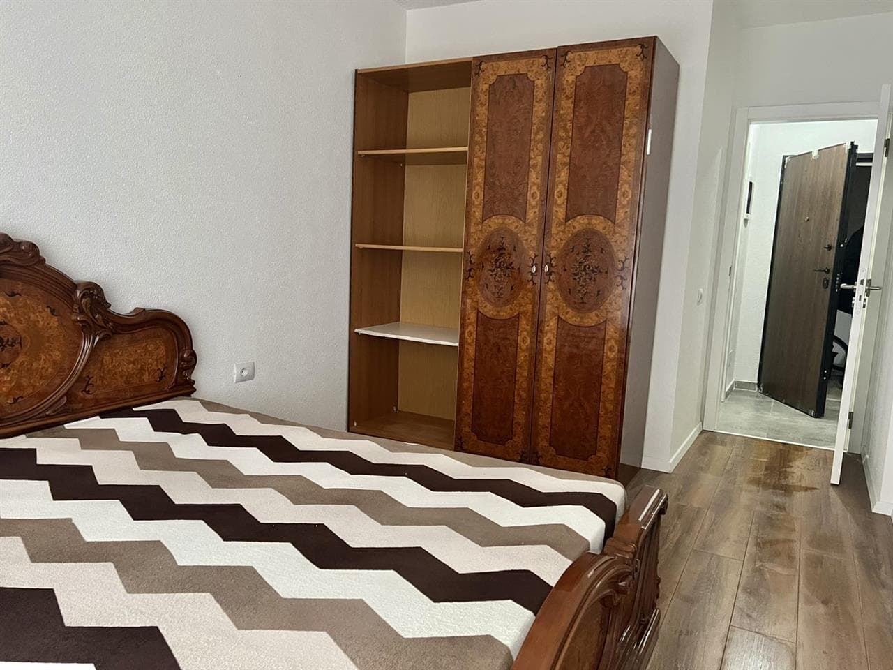 Banes me qira në lagjen Mati 1 . 4