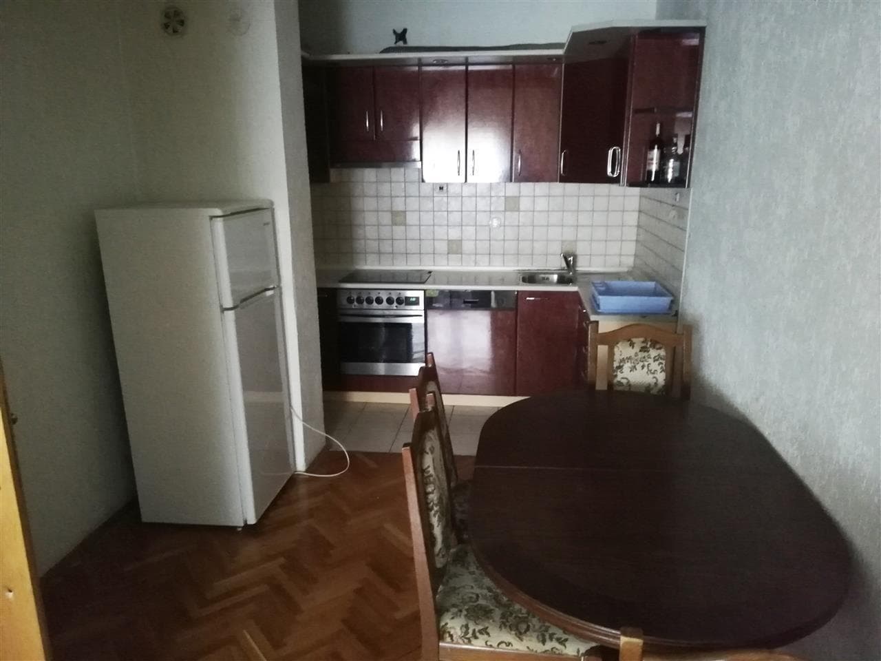 Shtepi me qera tek Qafa per zyre ose banim. 3