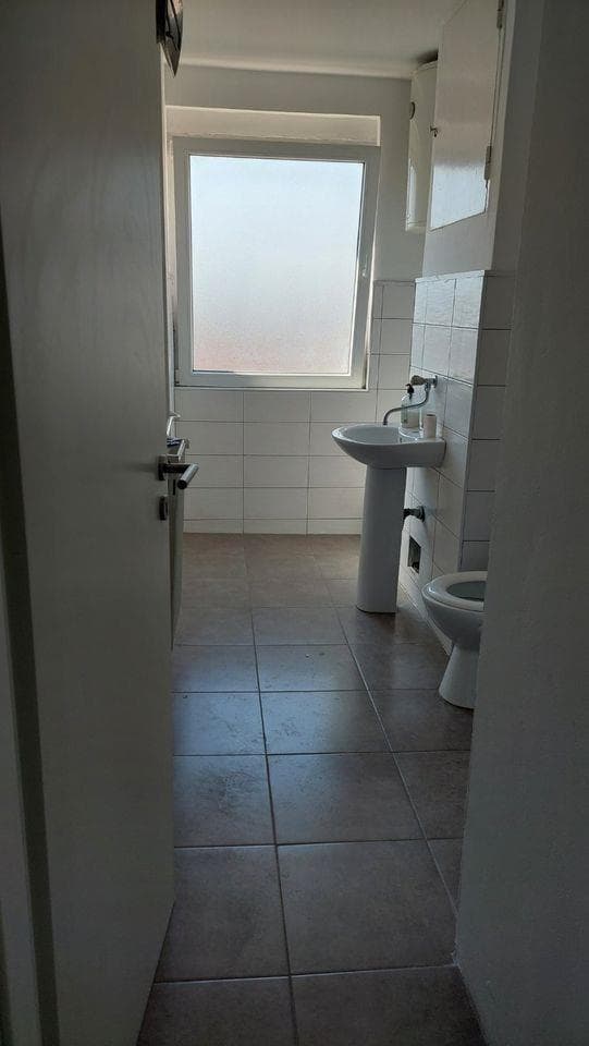 Leshohet nje njesi me qera afer AAK . 3