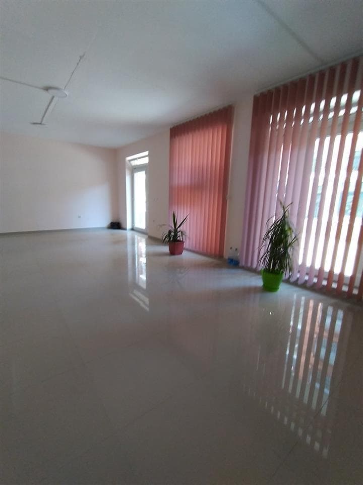 Lokal me qera mbrapa rruges B, 60m2
