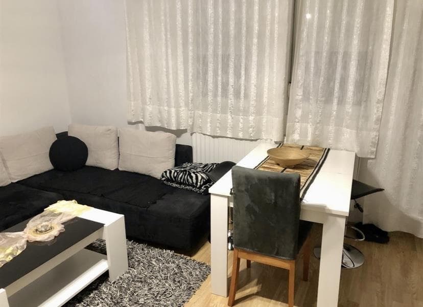 Banese me qera tek Hotel Siriusi.