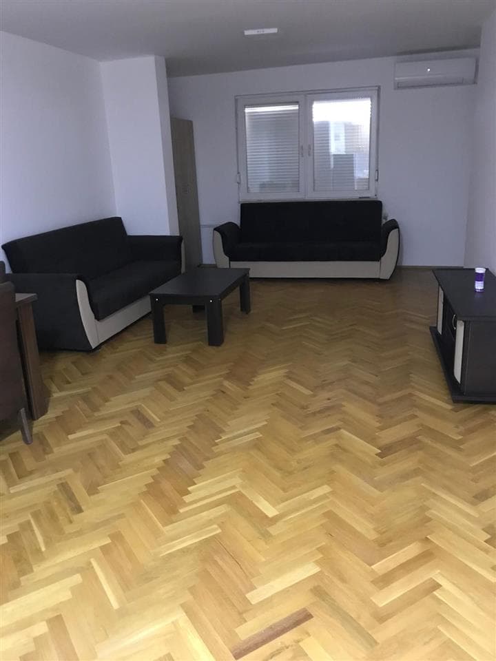 Banes ne shitje ne lagjen Bregu i Diellit.